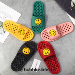 Pantofole con faccina sorridente